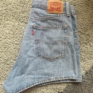 HIGH WAISTED MOM SHORTS